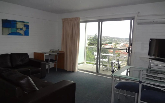 Adina Place Motel Apartments