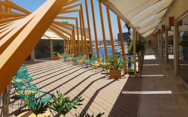 Отель Mayan Monkey Los Cabos - Hostel - Adults Only Мексика, Золотая зона Марина - отзывы, цены и фото номеров - забронировать отель Mayan Monkey Los Cabos - Hostel - Adults Only онлайн вид на фасад