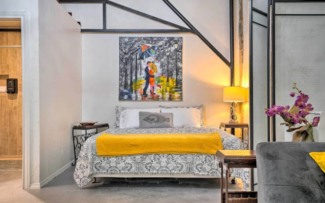 Ideally Located Vacation Rental Studio in Laredo!