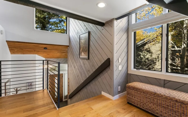 98 Ridgepoint 4 Bedroom Condo by RedAwning
