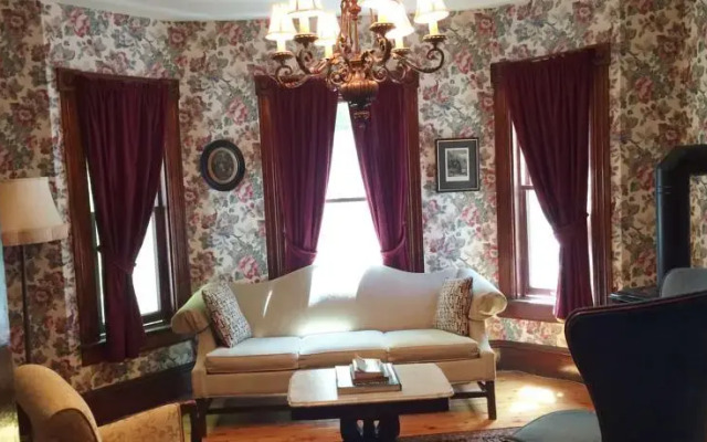Betsys Bed & Breakfast