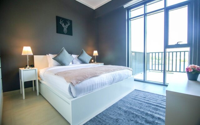 LuxBnB VidaResidences GolfCourseView3BDR 0