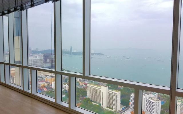 1BR Centric Sea 115 With Infinity Pool