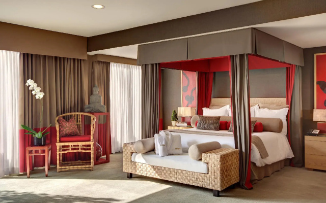 Luxe Sunset Boulevard Hotel