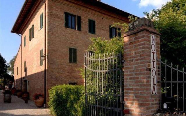 Отель Villa Di Nottola вид на фасад