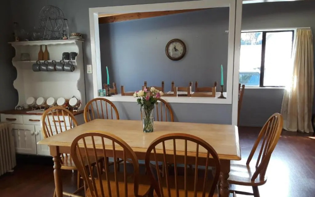 Lady Bowen Bed & Breakfast