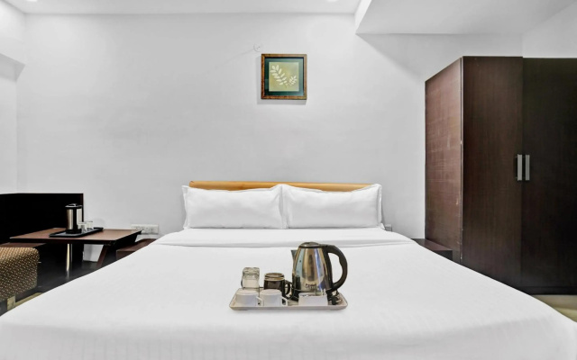 OYO Townhouse 704 Hotel Divya Palace