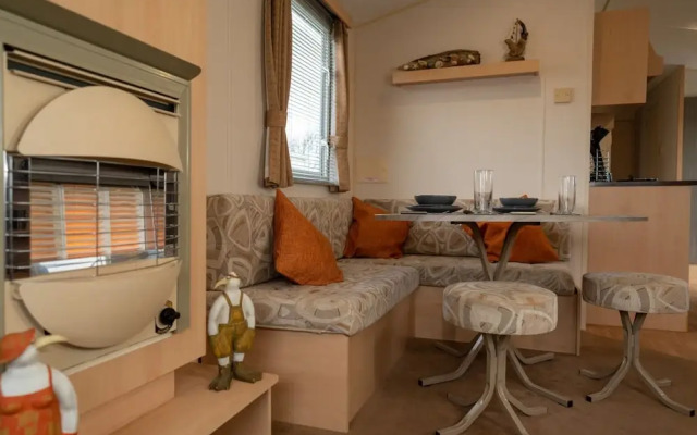 Inviting 3-bed Caravan on Sand Le Mere, Tunstall