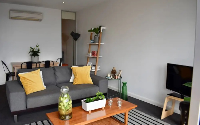Stylish 1 Bedroom Apartment By Melbourne Park in Richmond