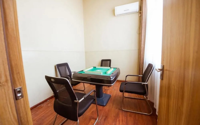 Biway Mansion Hotel (Puyang Jingkai Avenue Stadium Branch)