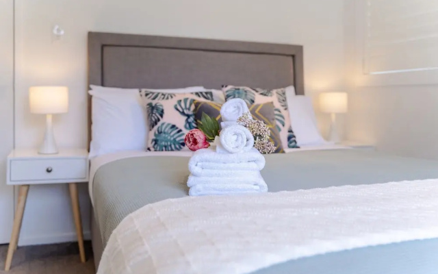 Artemis Modern 2 bedrooms unit in Castor Bay