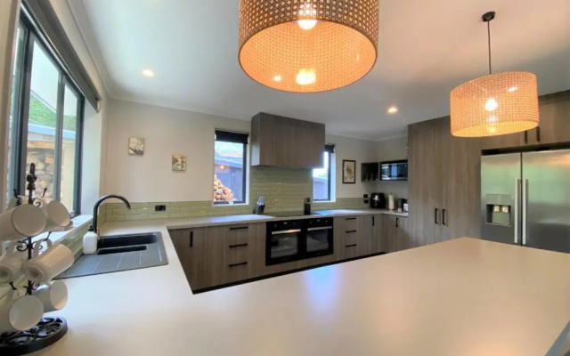3 Oakview Close