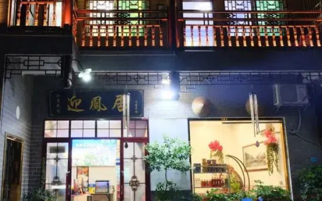 Fenghuang Yingfengju River View Homestay