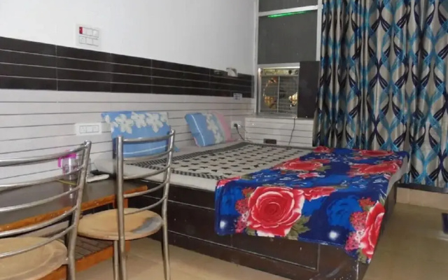 Goroomgo Bansal Guest House Meerut