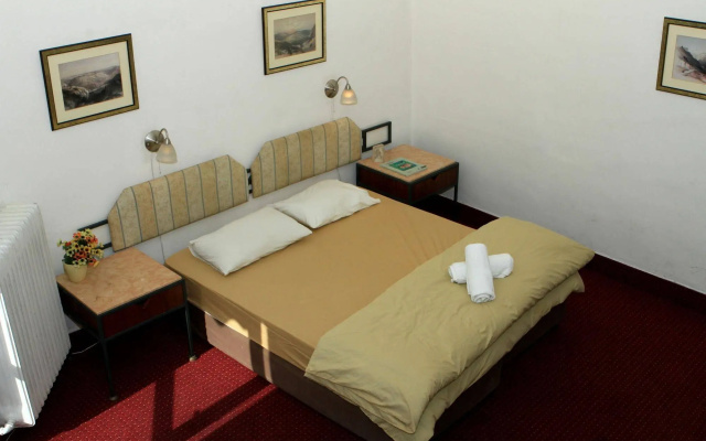 Ron Hotel