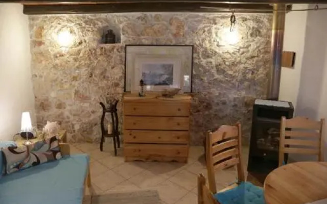 Lovely Stone Cottage Pomer