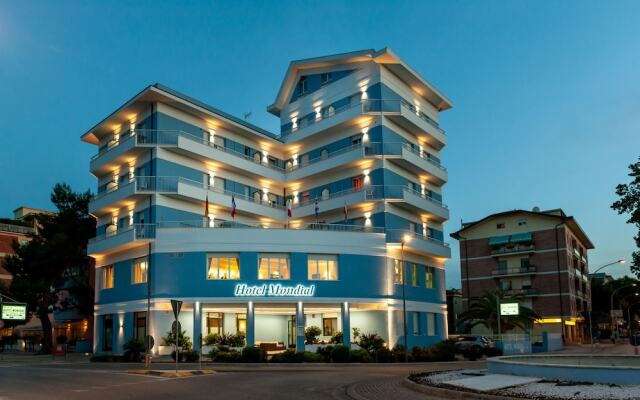 Hotel Mondial Порто Реканати вид на фасад
