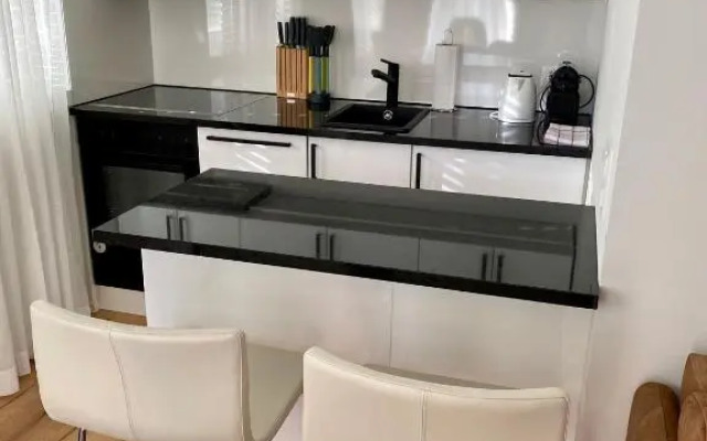 Wunderstay Alpine 303 New Studio with Lake & Mountain View
