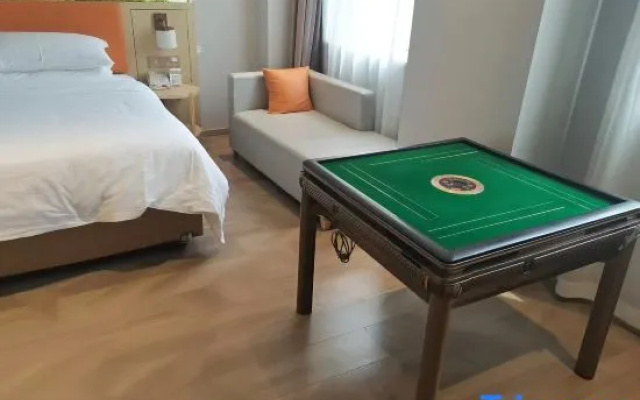 Vienna Hotel (Qihe Avenue Branch)