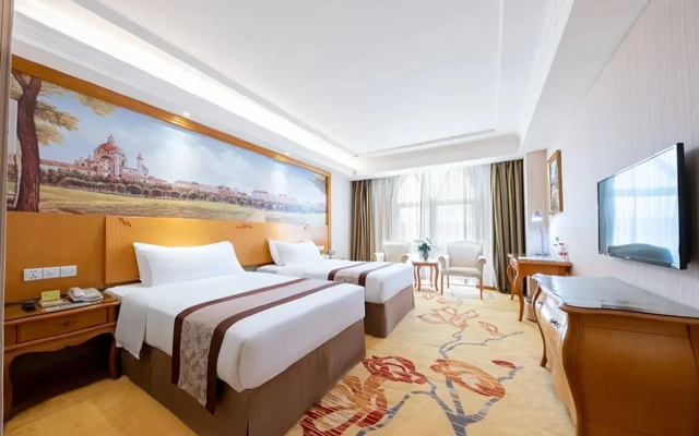 Vienna Hotel (Shenzhen Pingshan Yingzhan Holiday Garden Branch)