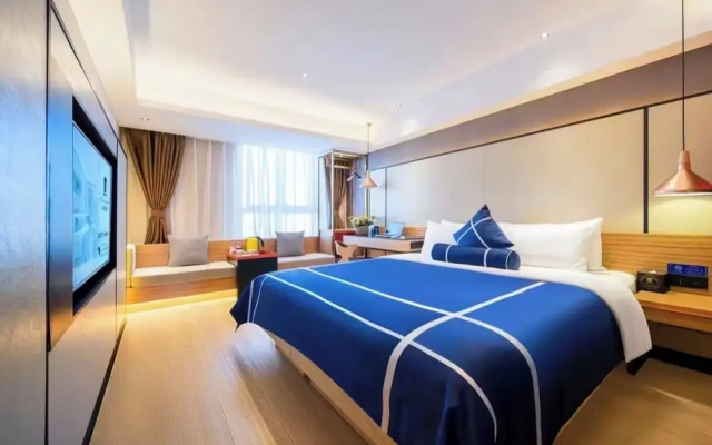 Z Holiday Hotel