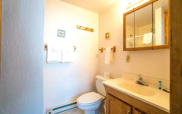 Whale Pointe 2 Br cottage by RedAwning
