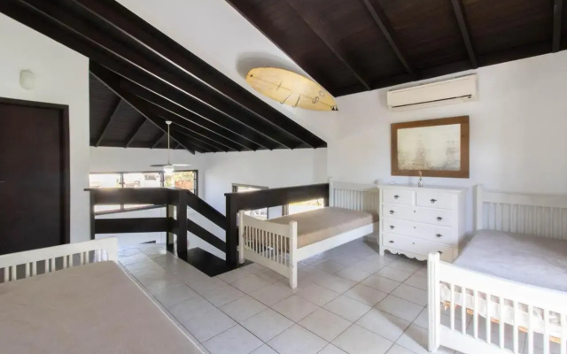 Linda Casa! Acesso privado praia Guaratuba(50mts)