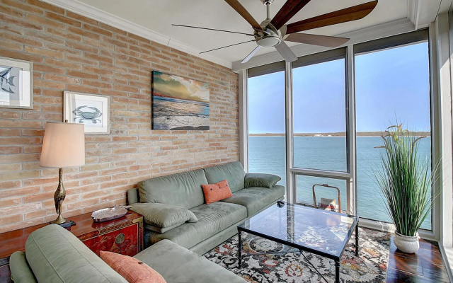 Channelview 211