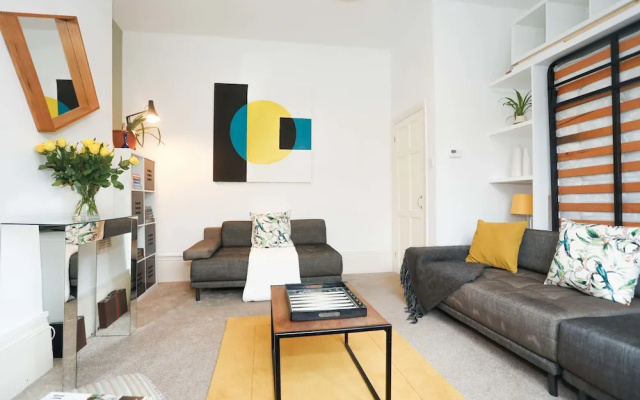 Super 2 bed flat in Greenwich