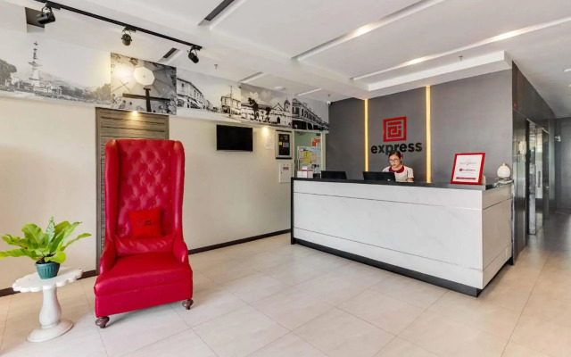 RedDoorz Plus @ Jones Avenue Cebu