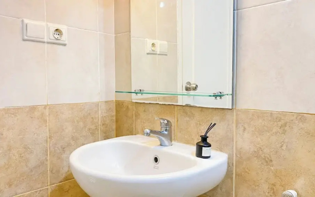 Spacious And Elegant 1Br At Apartment Silkwood Residence