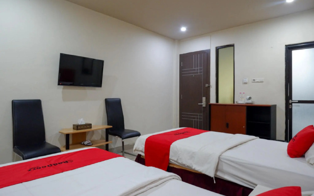 RedDoorz Plus @ Cameloan Hotel Palu