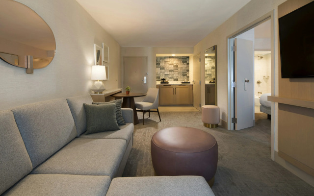 Hilton Santa Monica Hotel & Suites