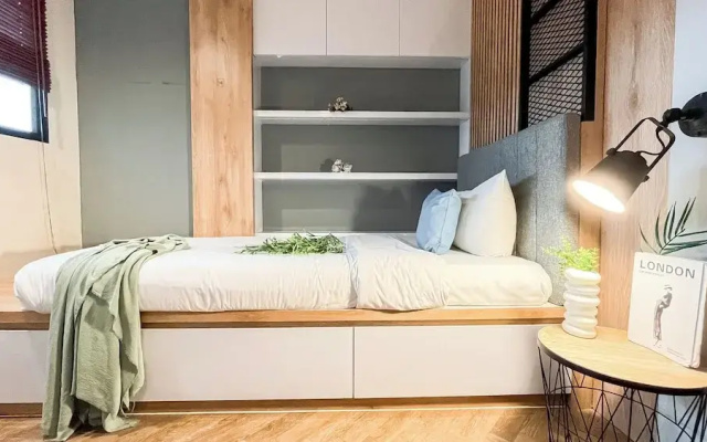Wooden Nest 2Br Without Living Room At Evenciio Margonda Apartment