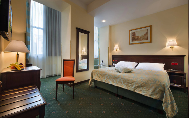 EA Hotel Downtown
