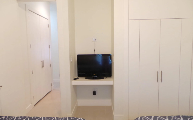 La Isla Condominiums by Cheap Getaway