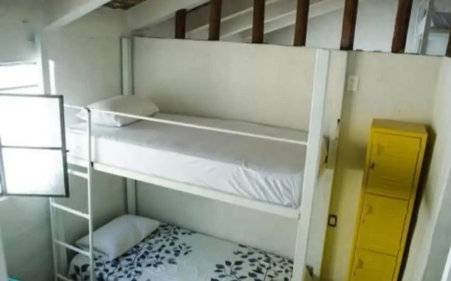 Shaka Surf House - Hostel