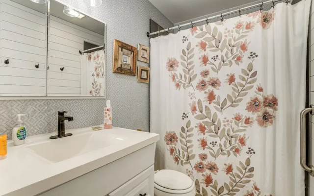 Close to Golf & Casinos! Sun City Getaway
