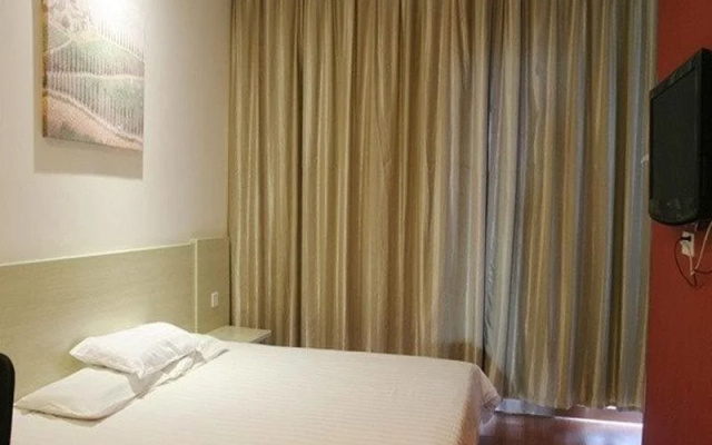 Ibis Wuxi Taihu Square Hotel