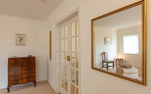 Cults Court Apartment