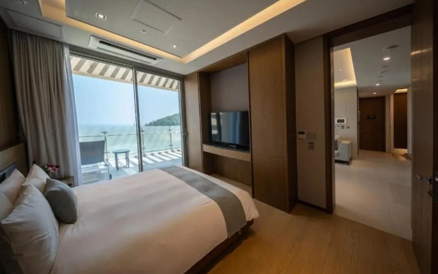 Haeundae Beach Restmons