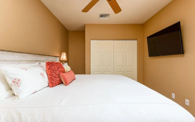 Casa Dynamite 4 Bedroom Home by RedAwning