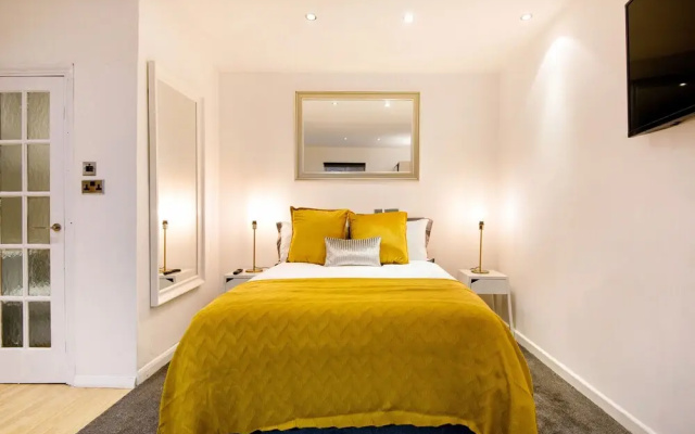 Beautiful Hyde Park Studio Flat