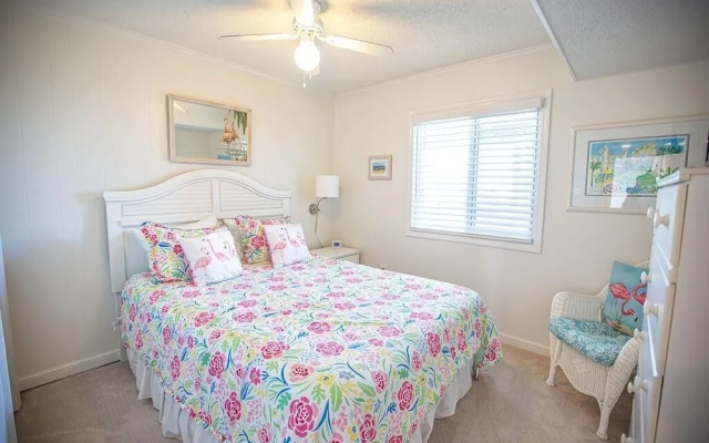Feelin' Beachy-7a 2 Bedroom Home by RedAwning