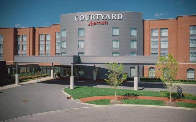 Отель Courtyard by Marriott Columbus OSU США, Блэклик - отзывы, цены и фото номеров - забронировать отель Courtyard by Marriott Columbus OSU онлайн вид на фасад