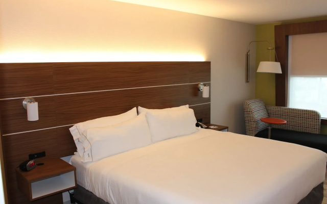 Holiday Inn Express & Suites Mississauga-Toronto Southwest by IHG