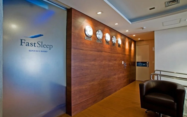 Detroit Airport Plaza Hotel & Suites