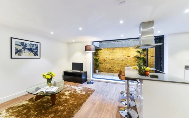 Hotel Style Penthouse Located Close to Central 8