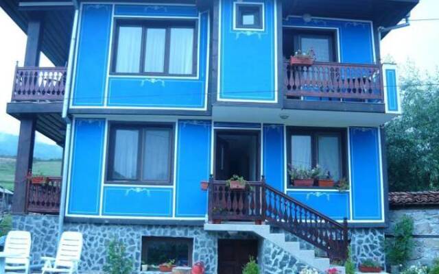 Отель Guest House Edelweiss вид на фасад