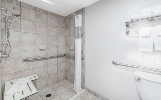 Days Inn by Wyndham Bismarck